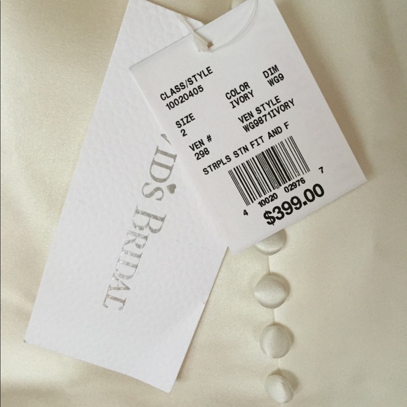 Wedding dress - Picture 12 of 16